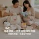 孕期準爸媽整理待產包與母乳哺育資料，準備產前哺乳知識
