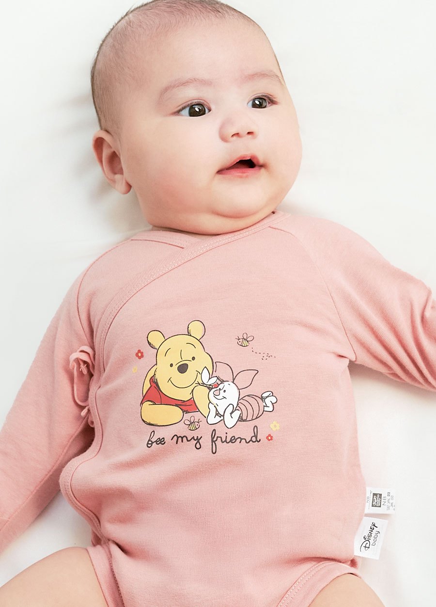 新生兒迪士尼蓄熱保溫長袖包屁衣-維尼與小豬