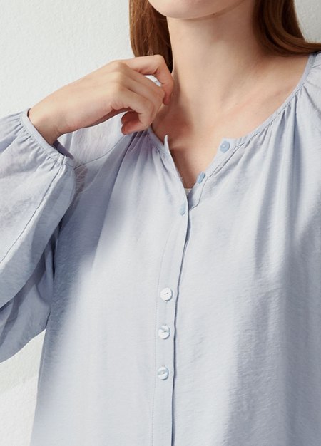 簡約圓領縮褶廓型孕哺襯衫