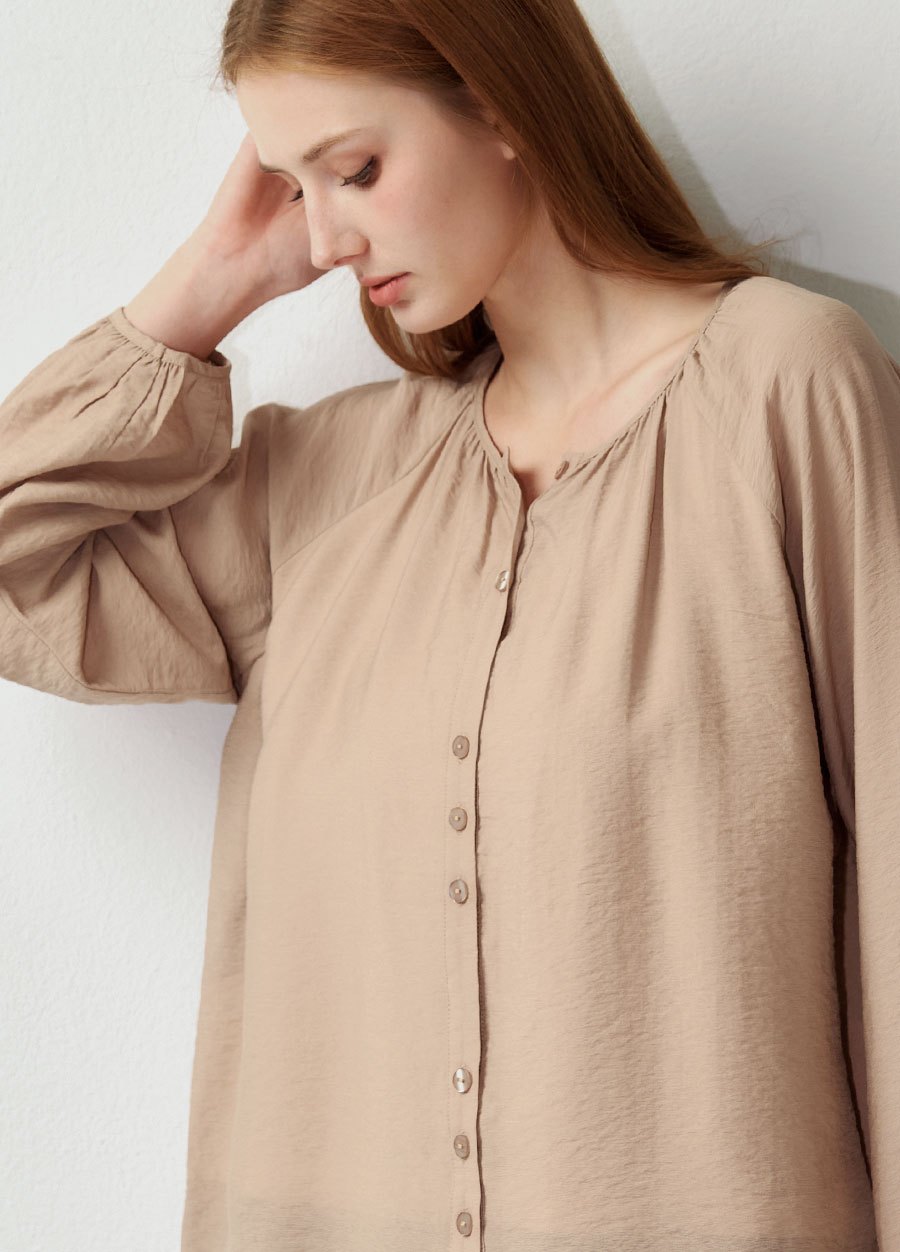 簡約圓領縮褶廓型孕哺襯衫