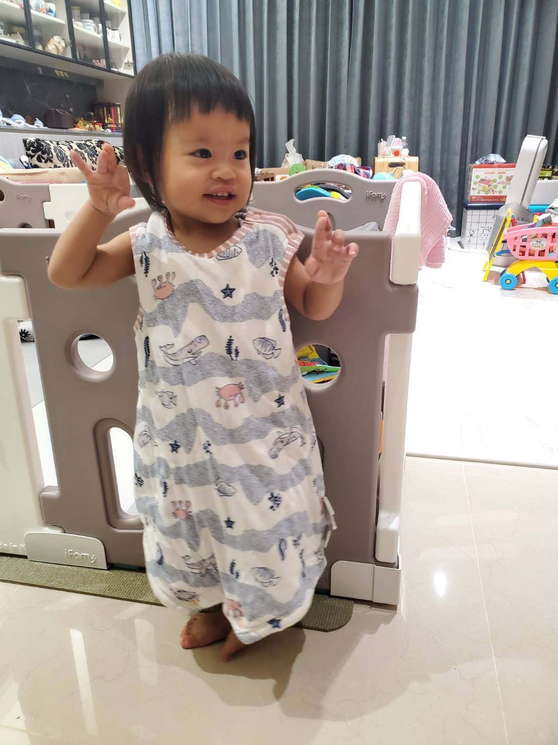 每天都要穿好才肯乖乖進房睡覺 每天都要穿好才肯乖乖進房睡覺